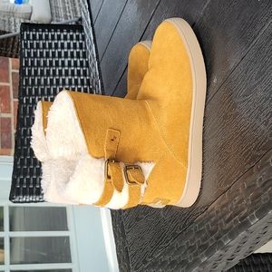 Kookaburra kids boots by uggs